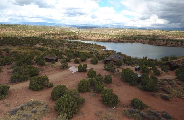 Beautiful Eagle Lodge at Six Lakes Resort and Fishing Preserve