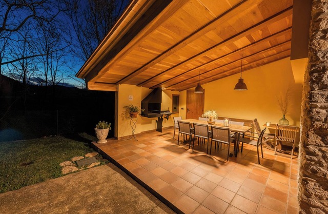 Beautiful house in a privileged environment with large garden and pool