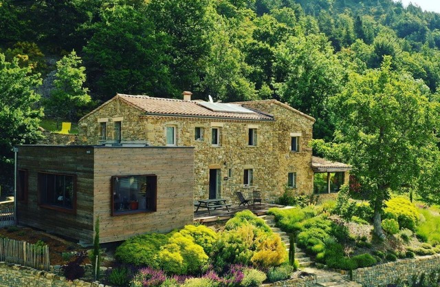 Beautiful French 500 acre estate surrounded by lavender and woodland - 30 people