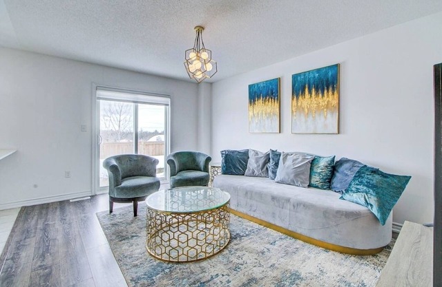 Beautiful furnished 3 bedroom townhouse in Barrie