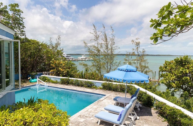 Beautiful Harbourside Property with Pool on Water + Private Dock