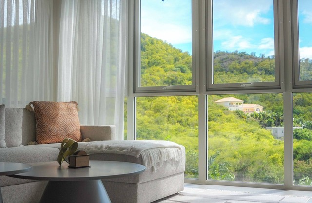 Beautiful hillside Condo with ocean views