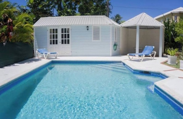 Beautiful Historic villa with pool near Horse racing track