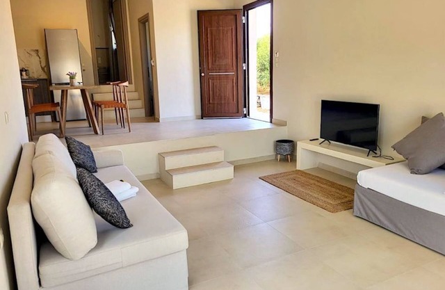 Beautiful holiday studio right on the beach