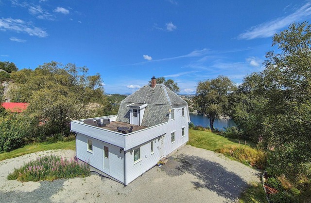 Beautiful home in Rubbestadneset with WiFi