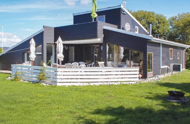 Beautiful home in Ebeltoft with sauna