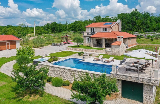 Beautiful home in Kamen Most