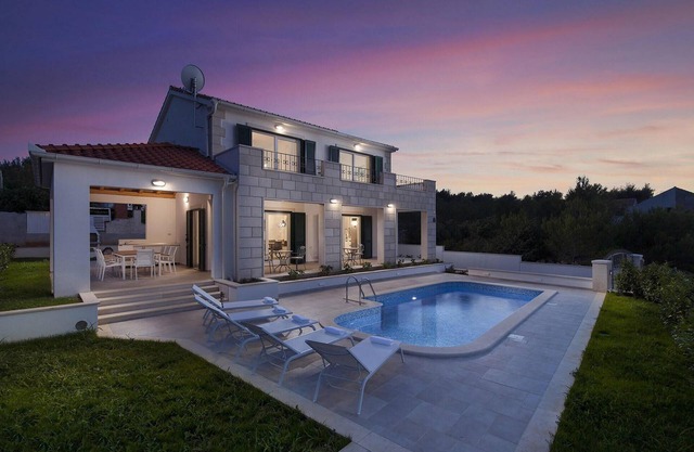 Beautiful home in Makarac