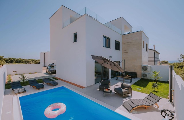 Beautiful home in Mandre