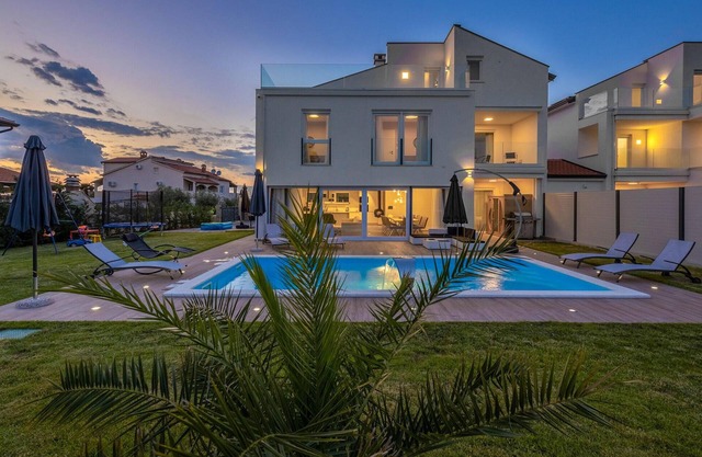 Beautiful home in Mihatovici with sauna