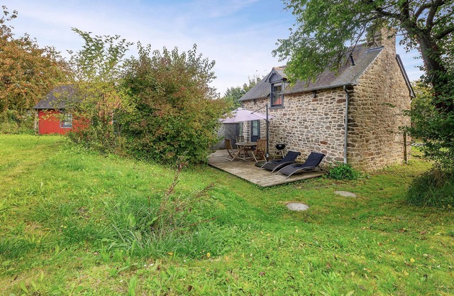 Beautiful home in Mont-Dol with WiFi