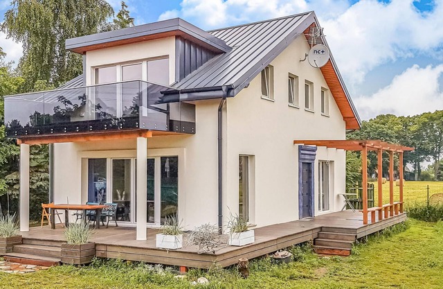 Beautiful home in Nowe Warpno with WiFi