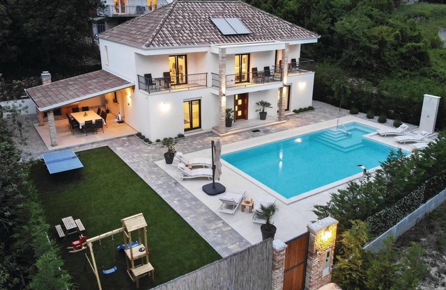 Beautiful home in Omis with sauna