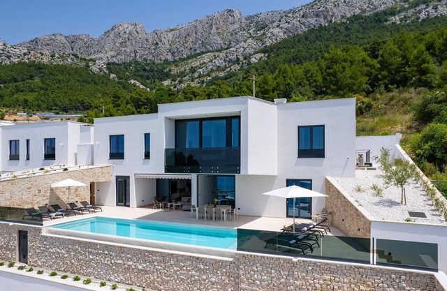 Beautiful home in Omis with kitchen