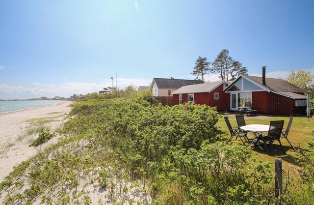 Beautiful home in Samsø with kitchen