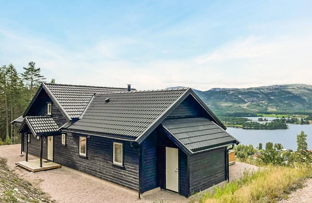Beautiful home in Vrådal with sauna