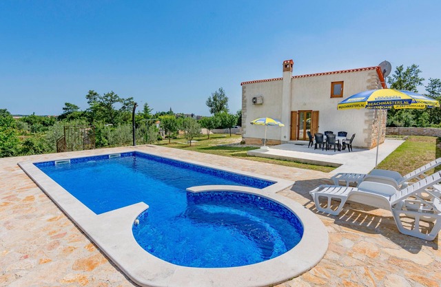 Beautiful home in Zminj with kitchen