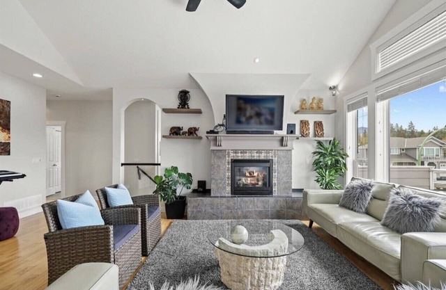 Beautiful Home Lake View Upper Mission Kelowna