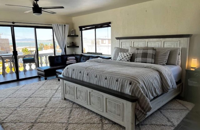 Beautiful Home Only a Block 1/2 from the Ocean