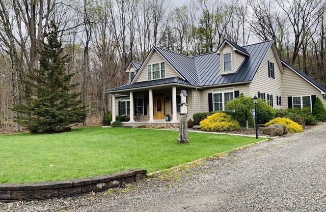 Beautiful home within walking distance to lake!