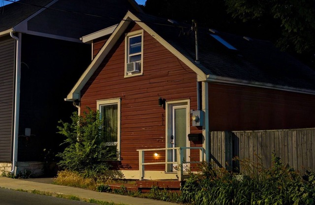 Beautiful house right by Portsmouth Olympic Harbour.