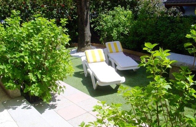 Beautiful house, the pool is beautiful, very clean and very well maintained