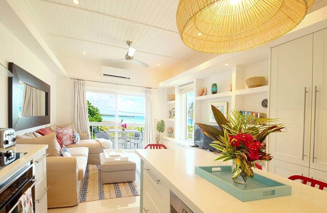 Beautiful Island-Designed 2 BR Bayview Apartment