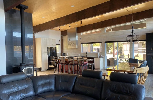 Beautiful lake house perfect for snowmobile trip or relaxing gateway