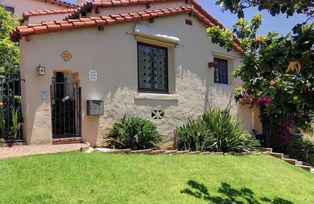 Beautiful LA Property near Beverly Hills - 5 miles from the beach!