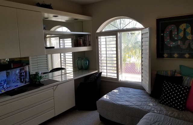 Beautiful Lakefront Penthouse Condo, sweeping views, in Scottsdale Ranch