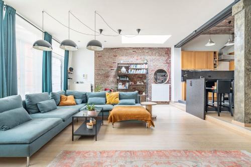 Beautiful loft with terrace - Midi station - Flix