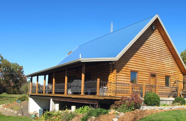 Beautiful Log Cabin above Lake Shelbyville