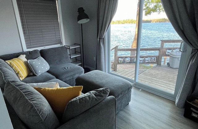 Beautiful Loughborough Lake, 30 mins from Kingston, Sunsets to dream of.