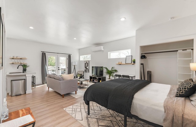 Beautiful, modern, open, comfy new studio centrally located in Boise!
