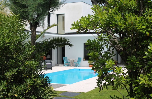 beautiful modern villa with heated pool near: sea, golf, tennis and shops