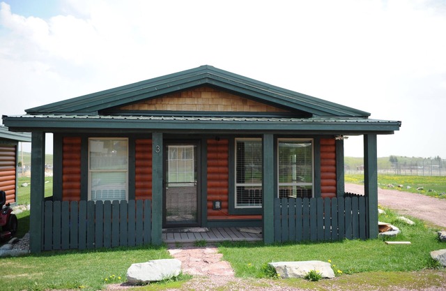 Beautiful new luxury cabin on large private lot