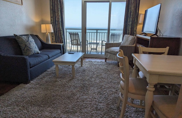 Beautiful oceanfront condo - Bay Watch 634
