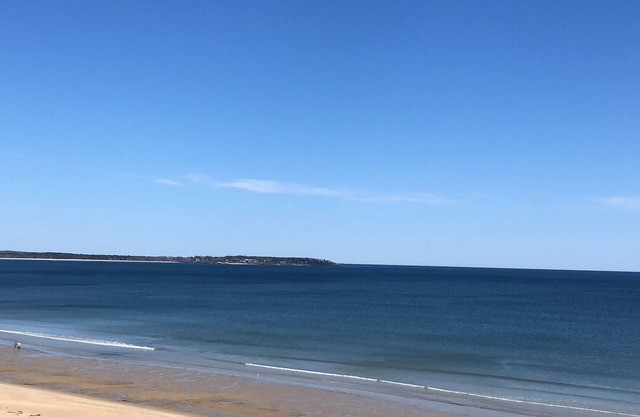 Beautiful Oceanview 2 Bedroom Condo With Spacious Living Area