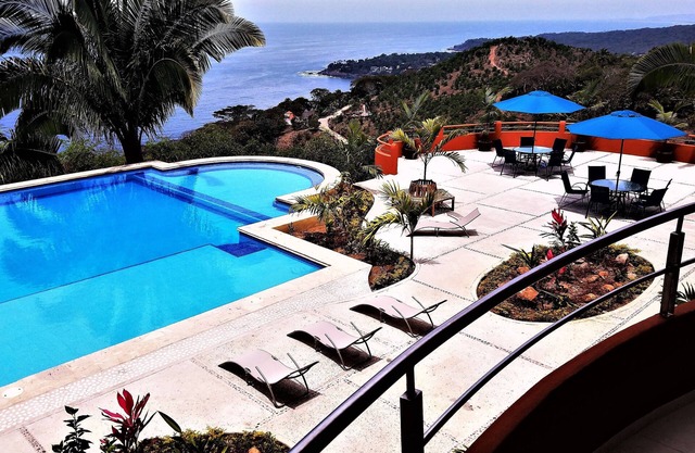 Beautiful Ocean View 1-Bedroom Condo at Vista Encantada 106