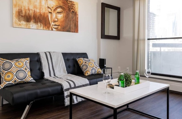 Beautiful one (1) bedroom Apartment Downtown Calgary