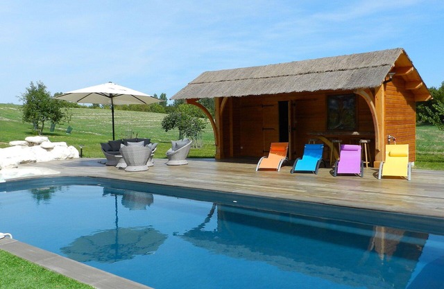 Beautiful private villa for 8 guests with private pool, WIFI, TV, terrace and pets allowed