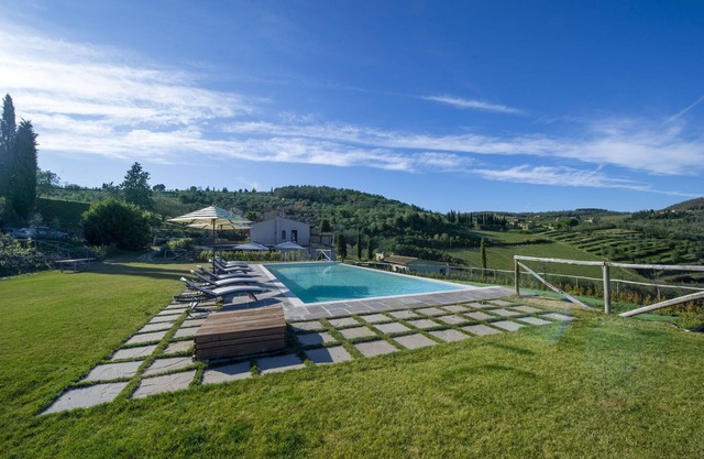 Beautiful private villa with hot tub, private pool, WIFI, A/C, TV, patio, close to Greve In Chianti