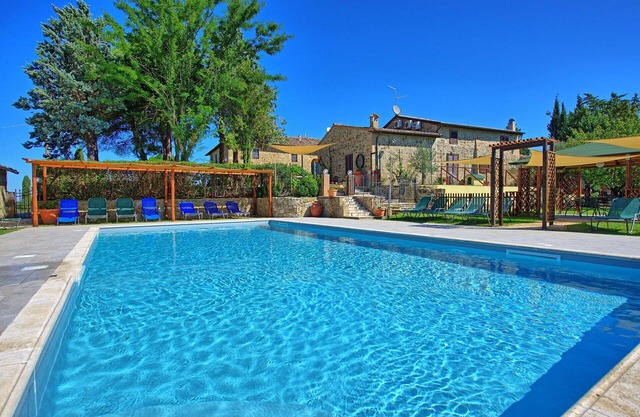 Beautiful private villa with private pool, WIFI, A/C, TV, patio, panoramic view, close to Montalcino