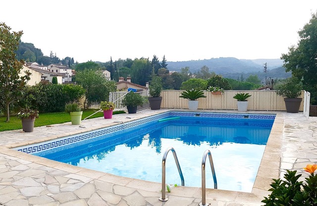 Beautiful Provencal villa of charm with beautiful views of village and castle