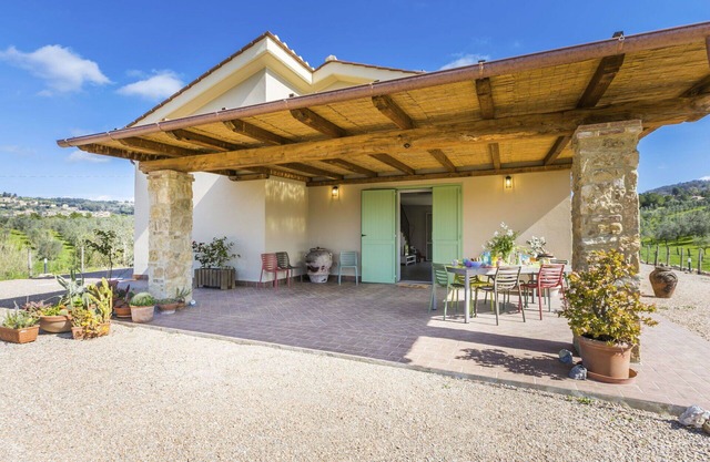 Beautiful private villa with WIFI, A/C, TV, terrace, pets allowed, panoramic view and parking