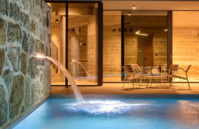 Beautiful private villa for 12 people with A/C, WIFI, hot tub, private pool, TV and terrace