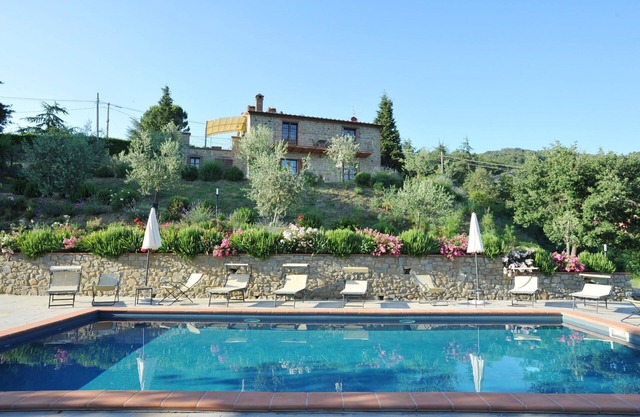Beautiful private villa with private pool, A/C, WIFI, TV, terrace, panoramic view, close to Cortona