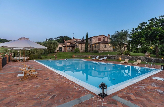 Beautiful private villa for 10 guests with WIFI, private pool, A/C, hot tub, TV and panoramic view