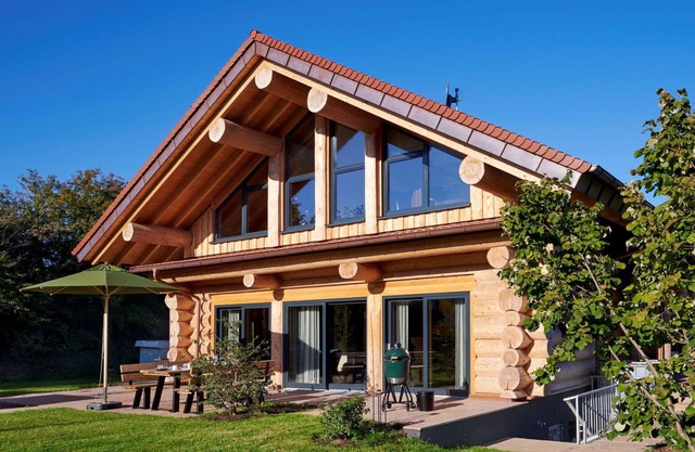 Beautiful private villa for 8 guests with hot tub, pool, WIFI, TV, patio and pets allowed