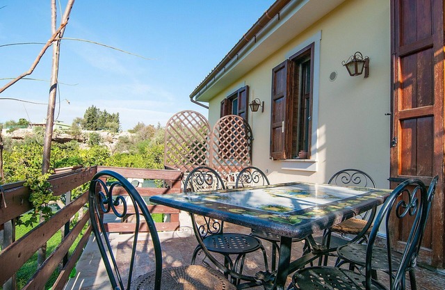 Beautiful private villa for 6 people with WIFI, A/C, TV, terrace, pets allowed and parking
